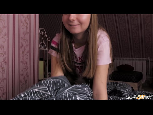 ❤️ Tarraingíonn Blondie BFF go domhain uirthi agus faigheann sí cum ina béal ❤️❌ Super sex linn ️❤