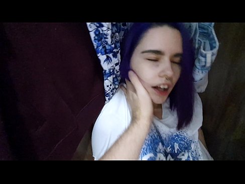 ❤️ Aimsíodh mo SIS sa closet agus chabhraigh sí cum ❤️❌ Super sex linn ️❤